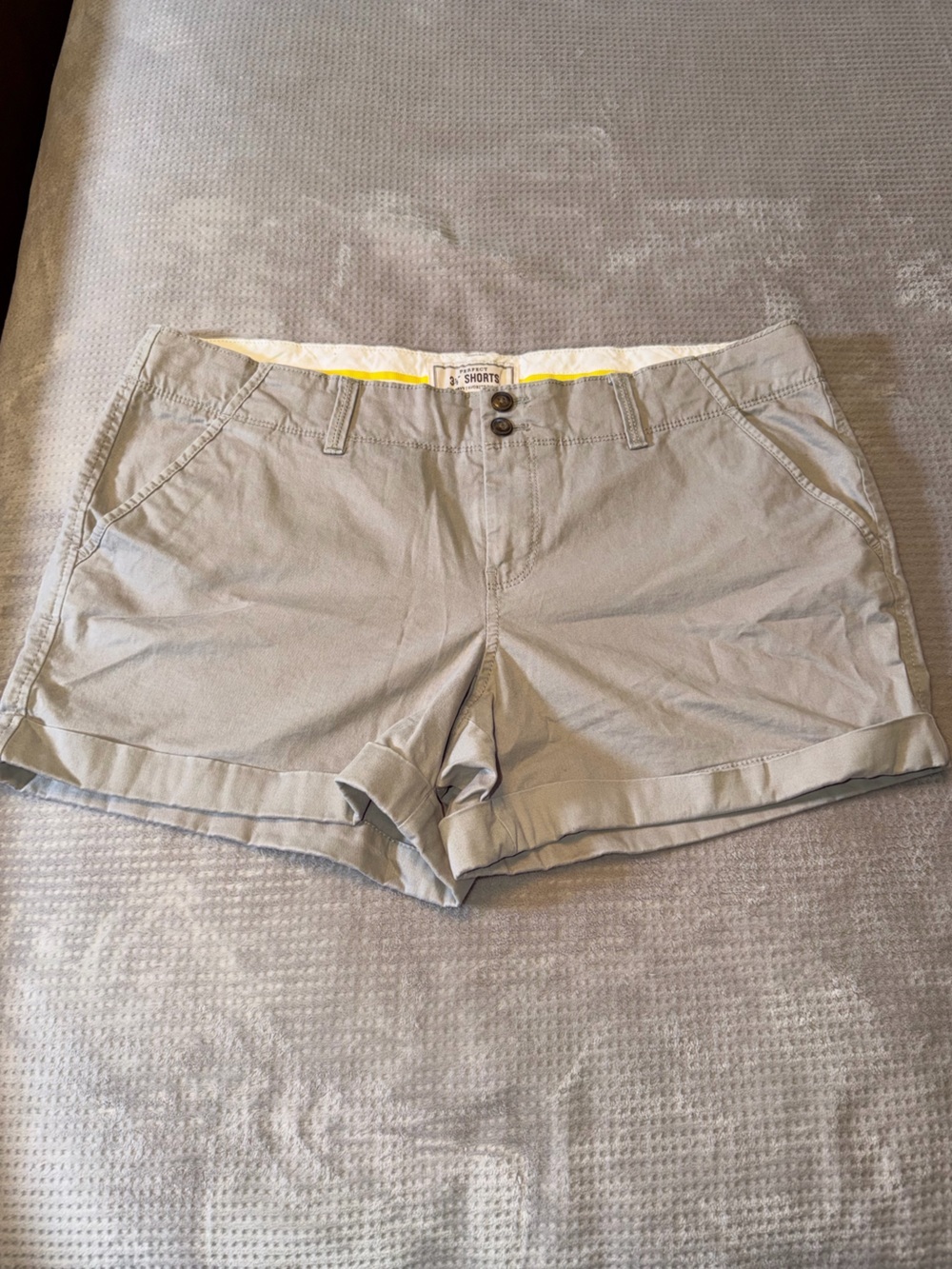 Old Navy Light Gray Flat-Front Casual Shorts Size 14